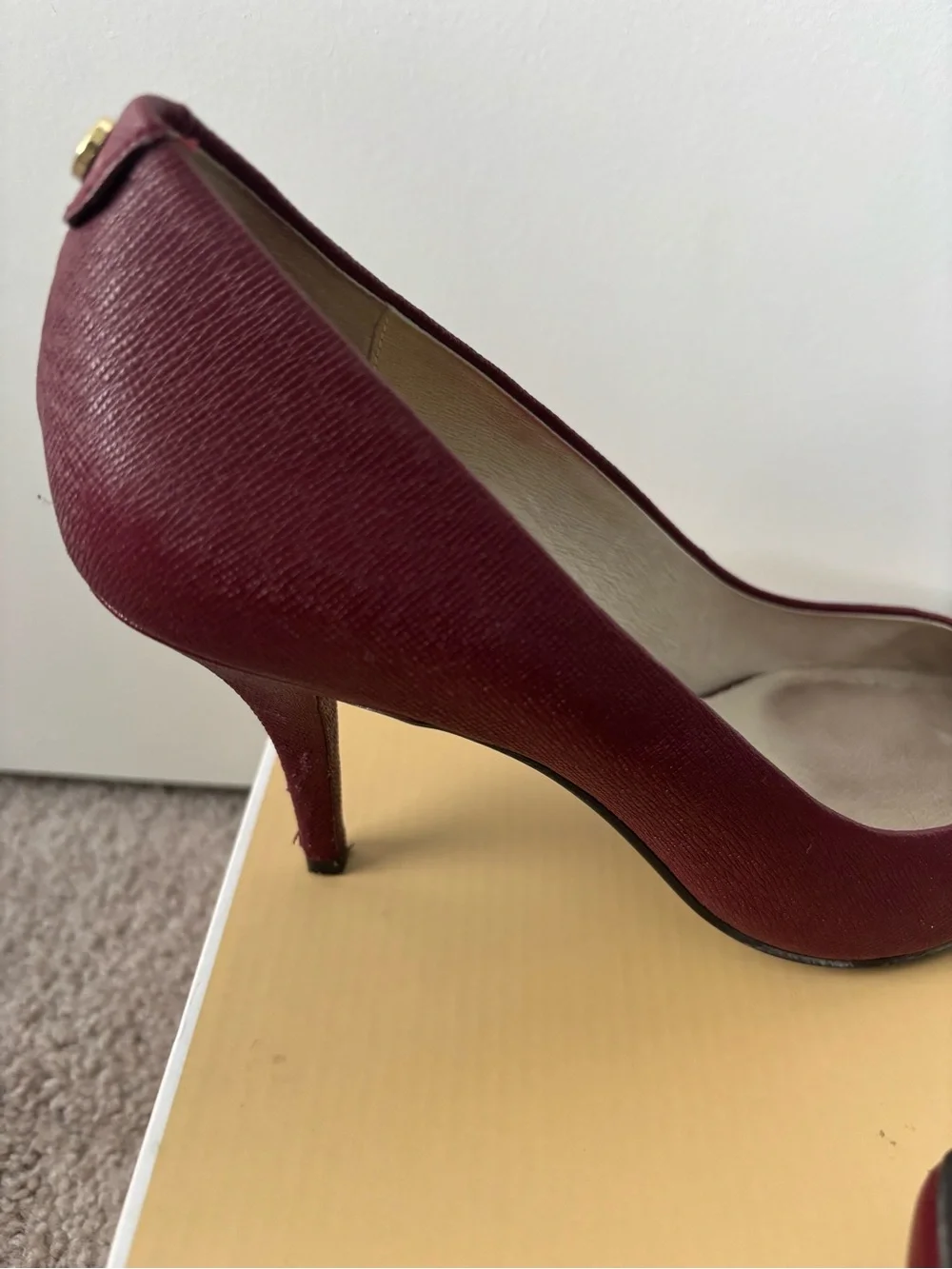 Michael Kors Women's Pointed Toe Pumps in Burgundy Size 8